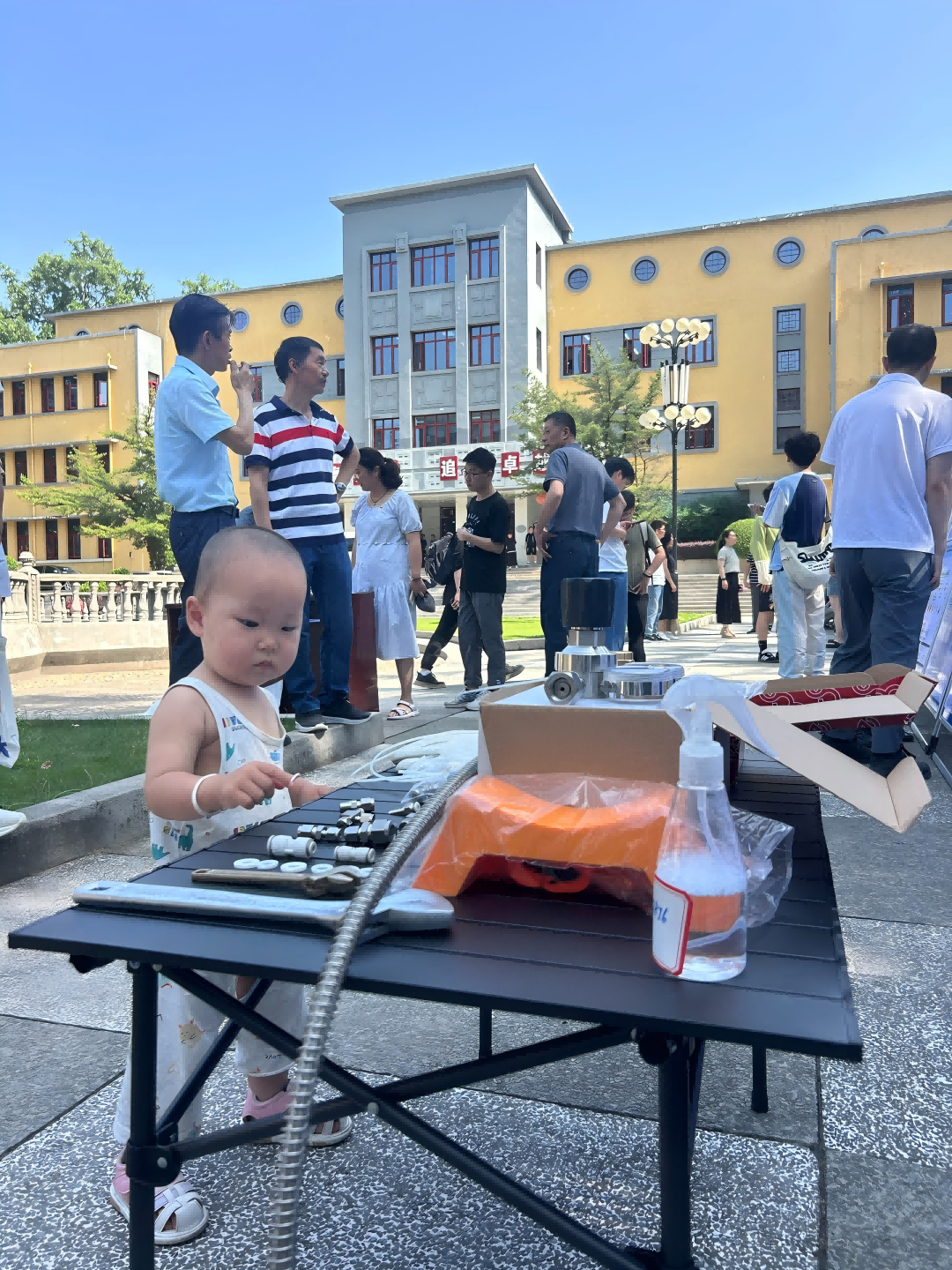 640 (1)(1) 640 (1)(1)